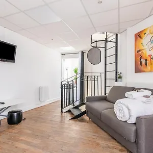 Apartment Triplex Magenta Quest, Paris